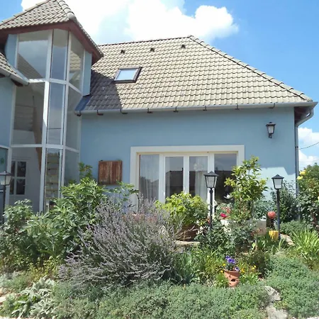 Hullay Apartman 公寓 Balatongyörök