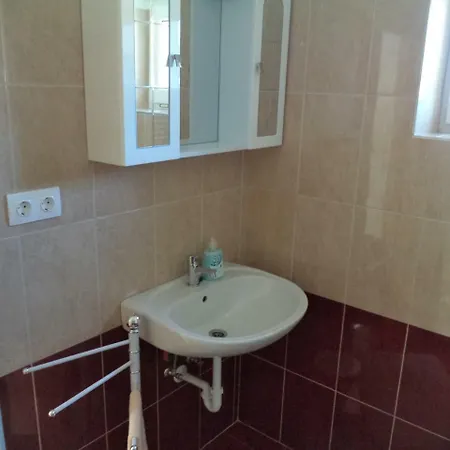 Hullay Apartman * Balatongyörök