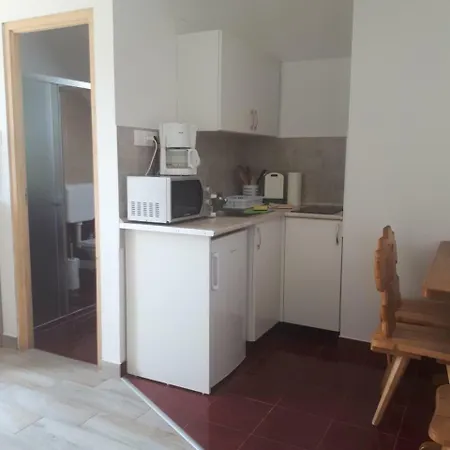 Hullay Apartman * Balatongyörök